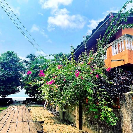 Busua Inn Exterior photo